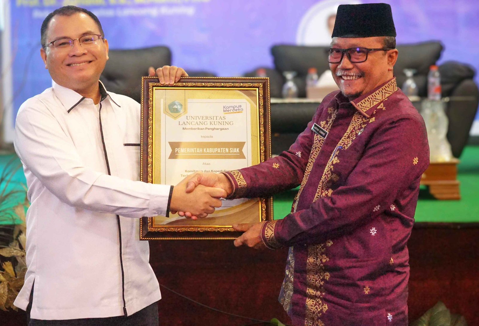 Pemkab Siak Raih Penghargaan dari Universitas Lancang Kuning Peduli Terhadap Pendidikan